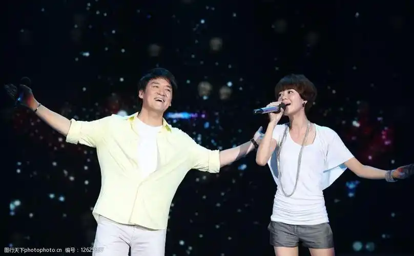 关键词:周华健 郁可唯 演员 明星 歌手 对唱歌曲 舞台 快女 美女 男人