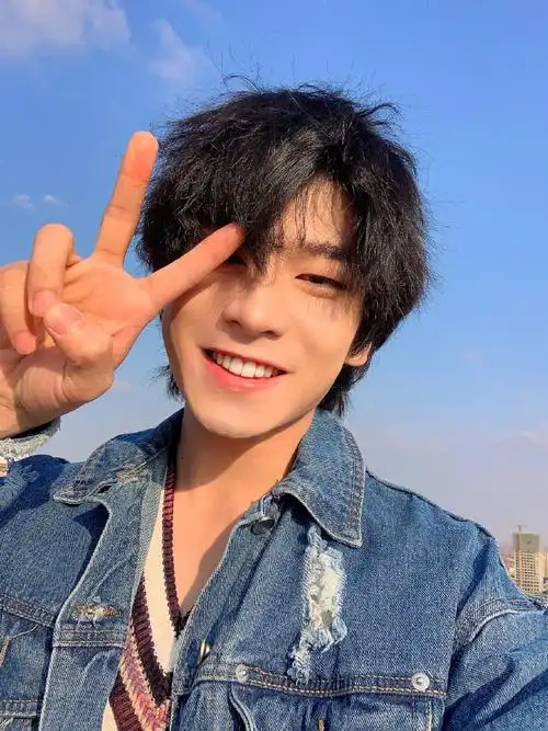 转发微博转发@许子豪vincent:屋顶散步. 来自j-sansan - 微博