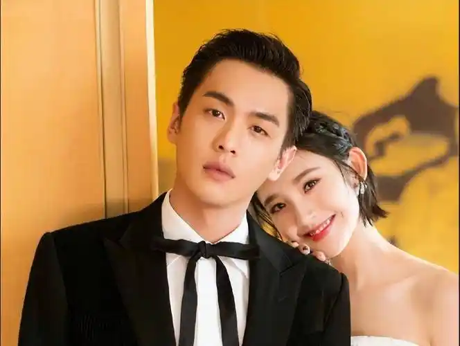 有种"整容"叫唐艺昕结婚,老公张若昀变化不大,她却像换了个人_低调