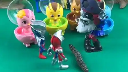 奥特曼照顾萌鸡小队,僵尸还敢来欺负小鸡,奥特曼合体揍僵尸!