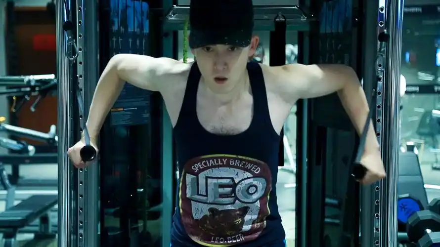 张睿晒健身小视频 解锁健身达人隐藏属性