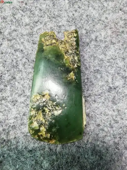 红山文化玉斧——有残.