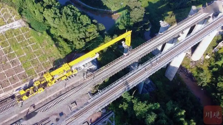 叙毕铁路(川滇段)铺架工程正式启动