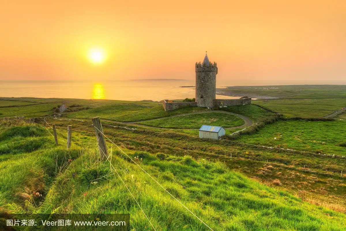 爱尔兰克莱尔海岸的日落
