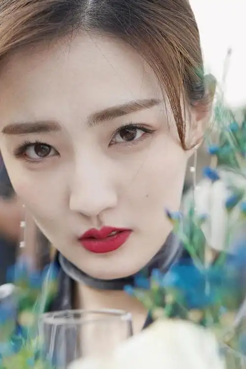 春日福利!徐璐春日写真尽显御姐气场