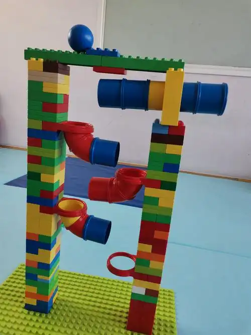 章昕宇的作品《通球试验》