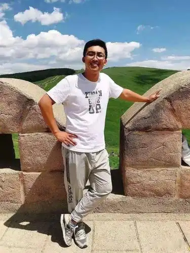 身高:178cm 体重:160斤星座:天秤座属相:马生日:1990年10月9日姓名:霍