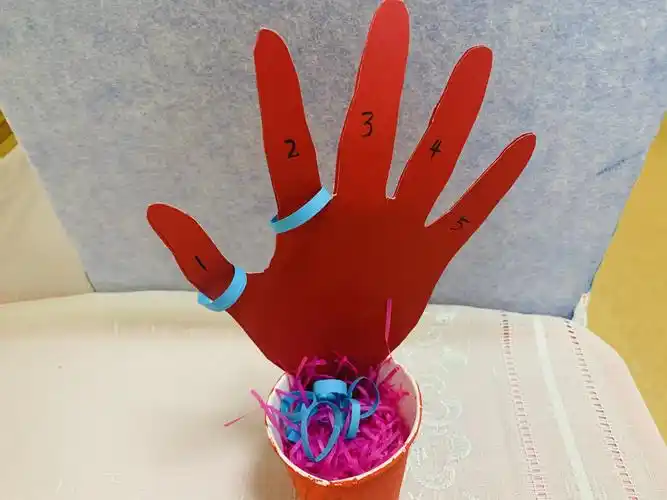 【杜曲街道海之星幼儿园】"一物多玩,绿色环保"益智区教师自制玩教具