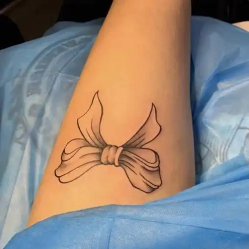 蝴蝶结纹身  很适合可爱小仙女的小纹身