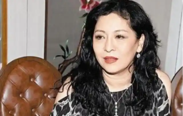 20岁"向太"照片被疯传,网友:比身旁的关之琳还美