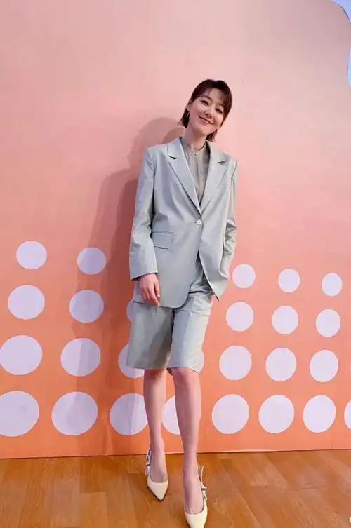 王冠的衣品真好把西装穿出了时尚感看似简约却高级感十足