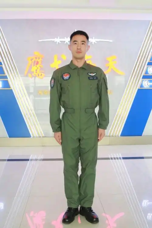 海军官兵穿上"21式"军服,帅!(组图)-特种装备网