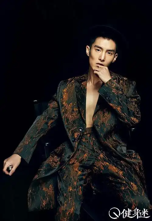 盛一伦微博肌肉照 太子妃肌肉 东方帅哥 亚洲明星肌肉 腹肌 健身迷网