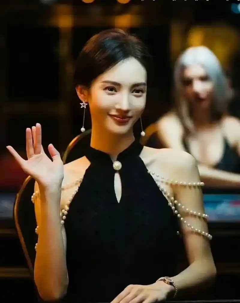 看完《孤注一掷》有几个地方无法理解:  1,金晨饰演的模特梁安娜,她的