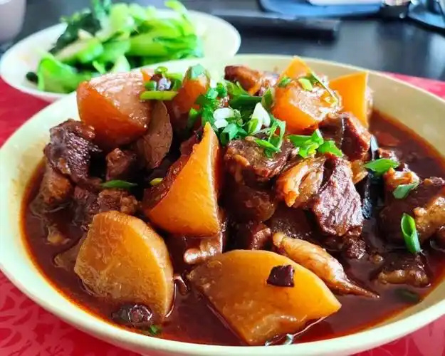 连吞白饭三大碗的萝卜焖牛腩