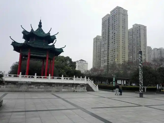 湖北省宜昌市西陵区沿江大道靠近瑞都酒店(沿江大道)