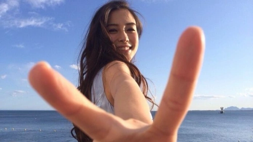 剪刀手为啥在英国不能瞎比真相竟然是这样网友不敢了