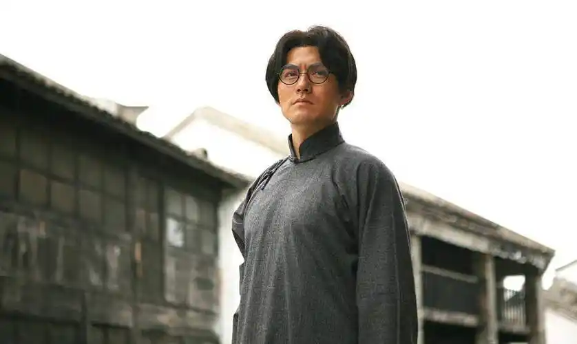 图 | 夏明翰电视剧照四就如郑家均口中所说,夏明翰是顶强的.