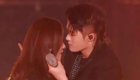 檀健次王霏霏处处吻超品质mp3下载歌词浏览