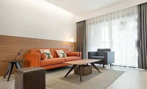 客厅沙发后面墙面上有窗户效果图沙发背后上半截是窗户下面是墙图片