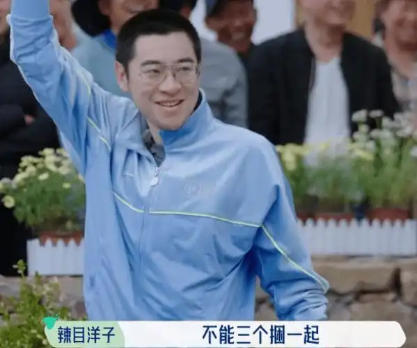 苏芒玩游戏摔倒陈陈陈郭麒麟的反应截然不同真实人品一目了然