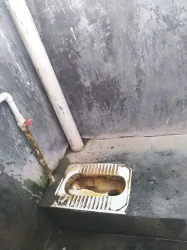 原来的厕所很脏