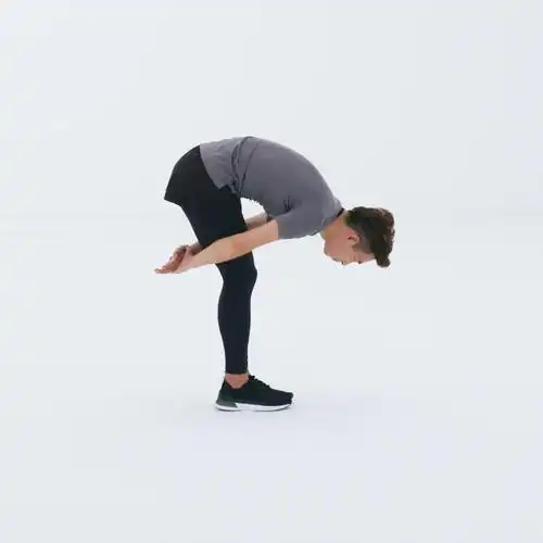 双手保持锁定状态 呼吸 全程保持均匀呼吸 动作感觉 腰部有明显的拉伸