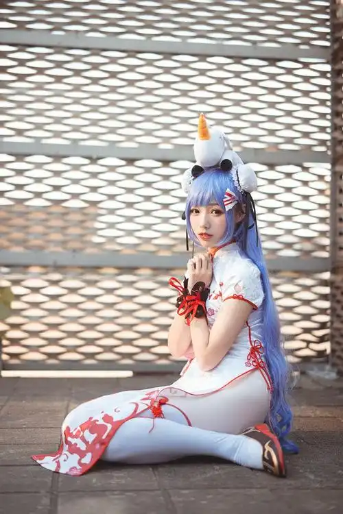 cos:碧蓝航线,白丝旗袍独角兽萝莉!