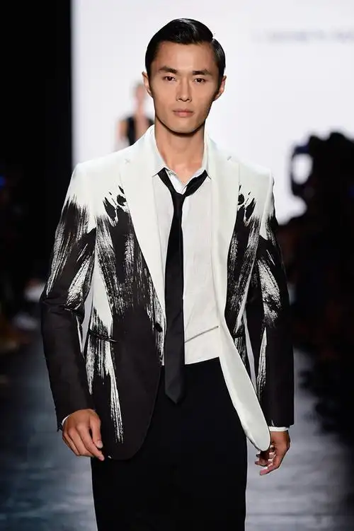 赵磊亮相2016纽约春夏时装周coach秀场