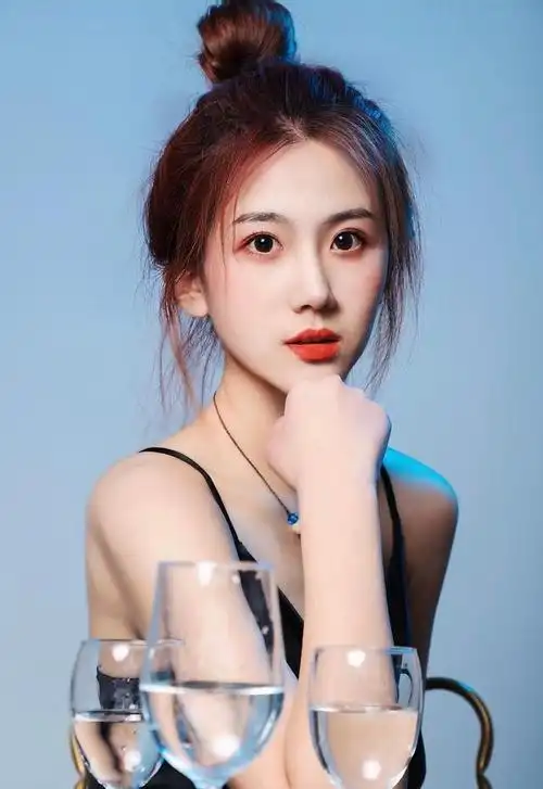 不仅颜值高,曾经45校际联考全省第一,中国传媒大学传奇校花黄冉