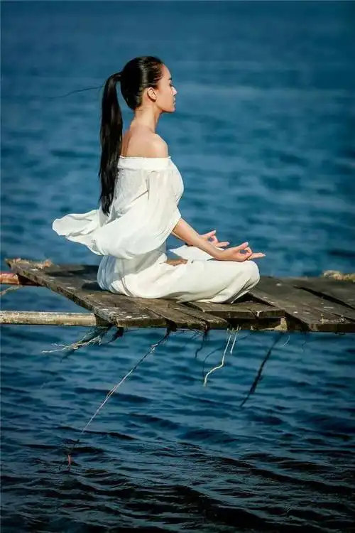 每天一节瑜伽课,修身养性,改变了生活,改变了我