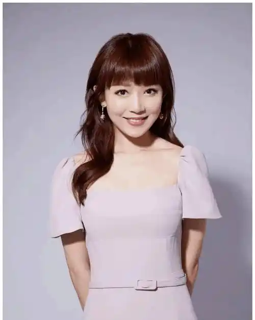 广东电视台节目主持人毛琳越来越活跃,她才是真正的荧屏常青树