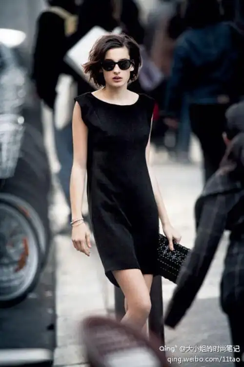 知不知道有条小黑裙很经典?我指的是chanel.