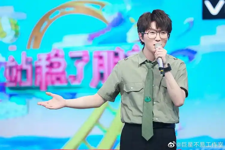 噢~还有谁不知道我老公毛不易今晚20:20快乐大本营要来了吗