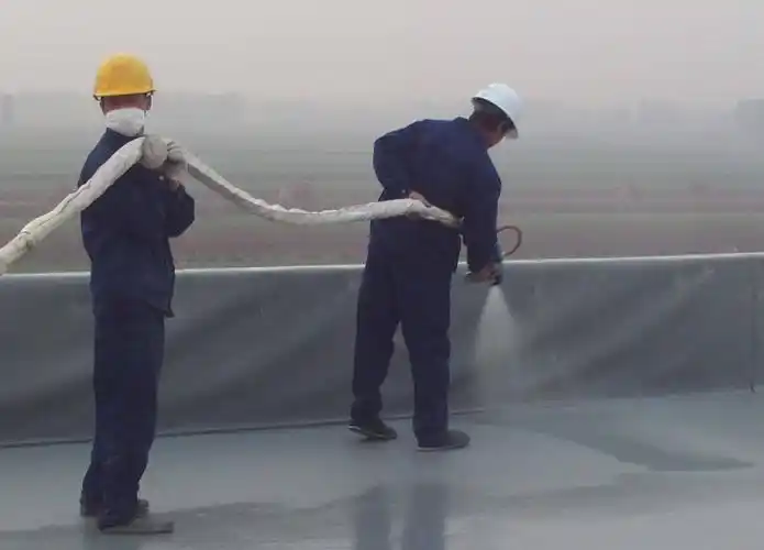 二,聚脲防水涂料喷涂施工时注意事项:1,在进行喷涂聚脲施工时,应根据