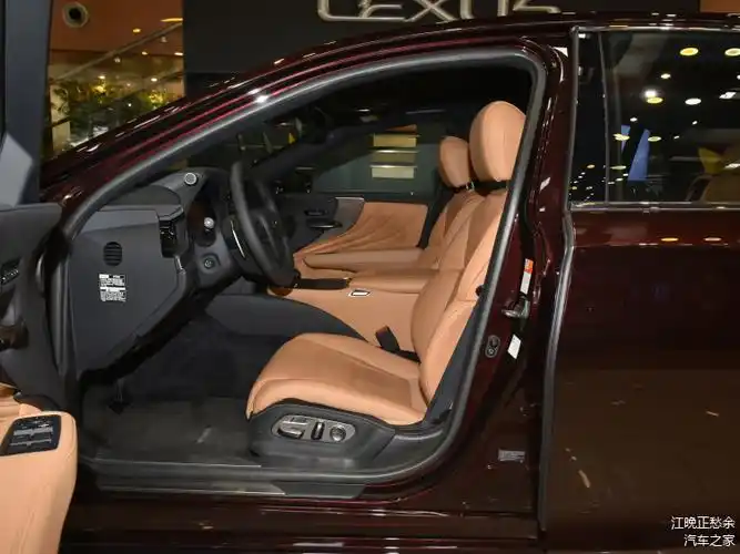 内饰方面,雷克萨斯ls的奢华内室堪称一绝.