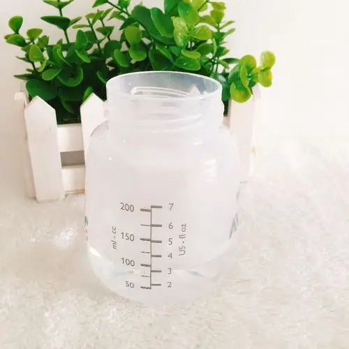 按照冲调说明,30毫升水兑一平勺奶粉,我准备了90毫升45度温水冲调3勺.