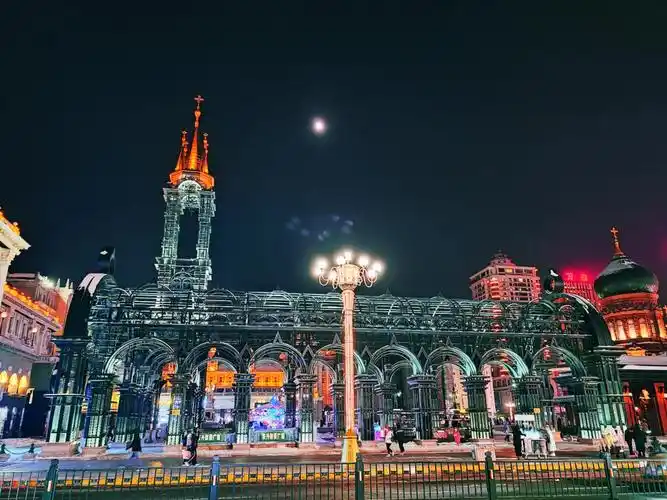索菲亚大教堂～夜景.哈尔滨索菲亚教堂由俄国建筑师科 - 抖音