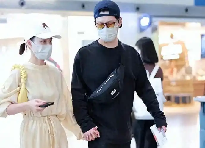 何超莲否认与窦骁婚变