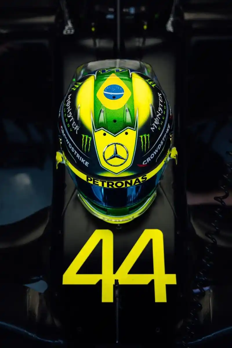 最新梅奔壁纸请查收～#汉密尔顿 #赛车 #f1 #dou是好 - 抖音
