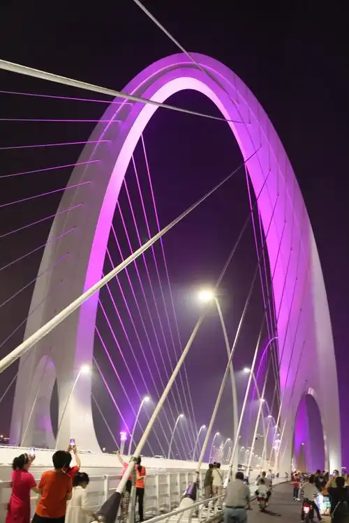月夜畅游新首钢大桥