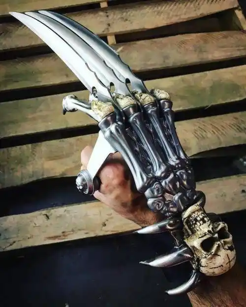 新买的金刚狼爪,了解一下?