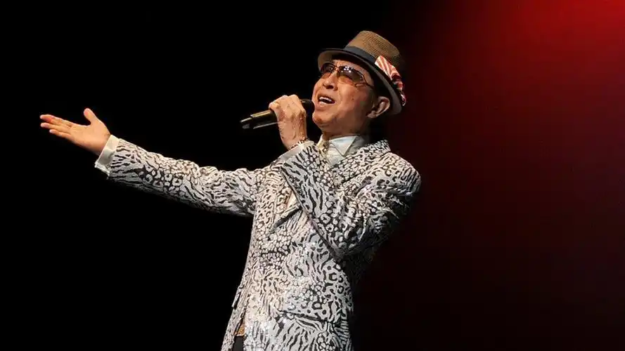 叶振棠的《变色龙》