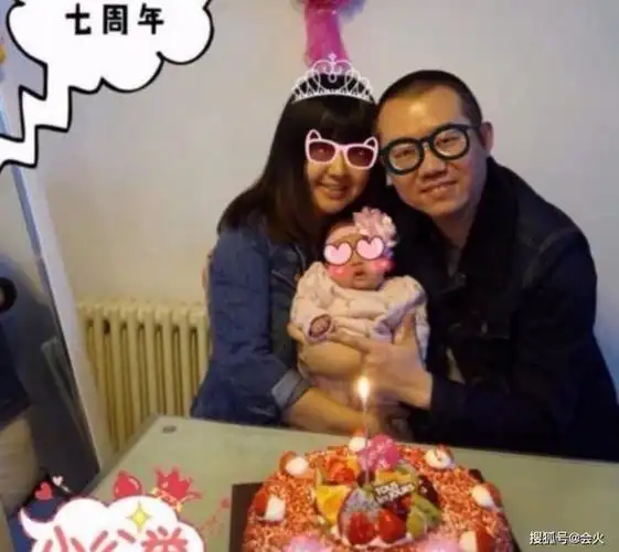 涂磊在豪宅吃午饭窗外庭院面积堪比篮球场妻子面相曾被夸旺夫