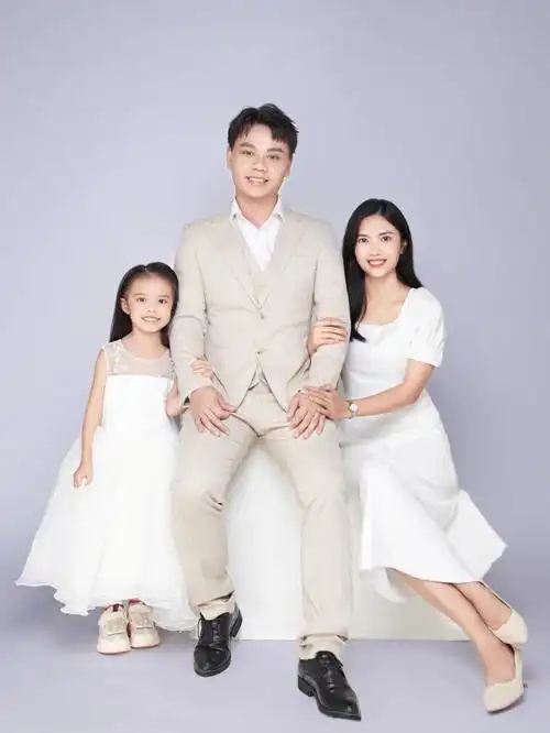 一家三口6969的全家福终于安排上啦