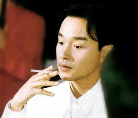 哥哥张国荣抽烟的照片确实不好找,幸好还是找到了一张,提起张国荣就不