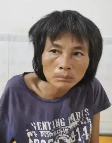 玉林北流寻亲中年女子被救助穿棕色碎花上衣黑色裤子疑患精神障碍