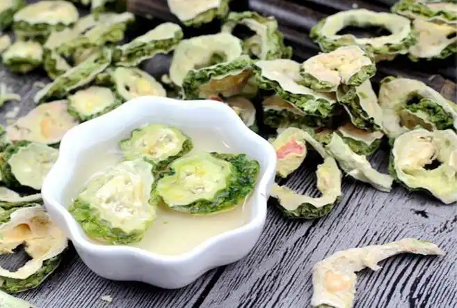 balsam pear;momordica charantia;bitter gourd,sliced fruit,dried