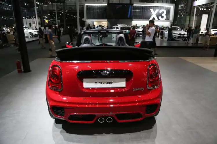 实拍宝马mini cabrio,为极致的自由浪漫主义者而生!