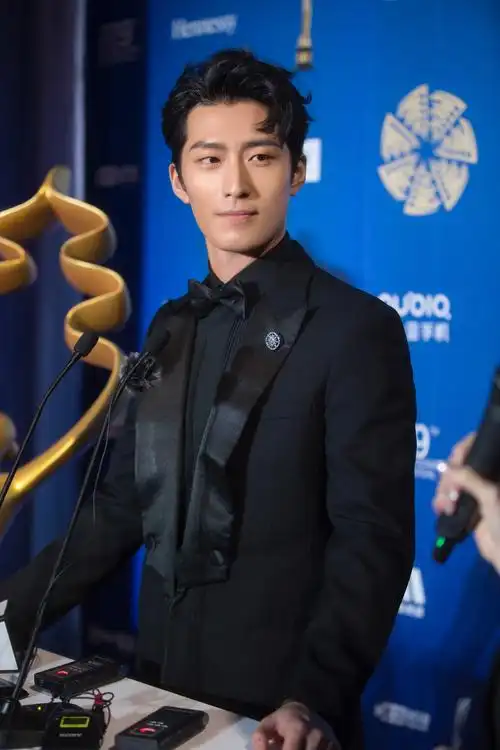 北影节窦骁倾情献唱致敬电影